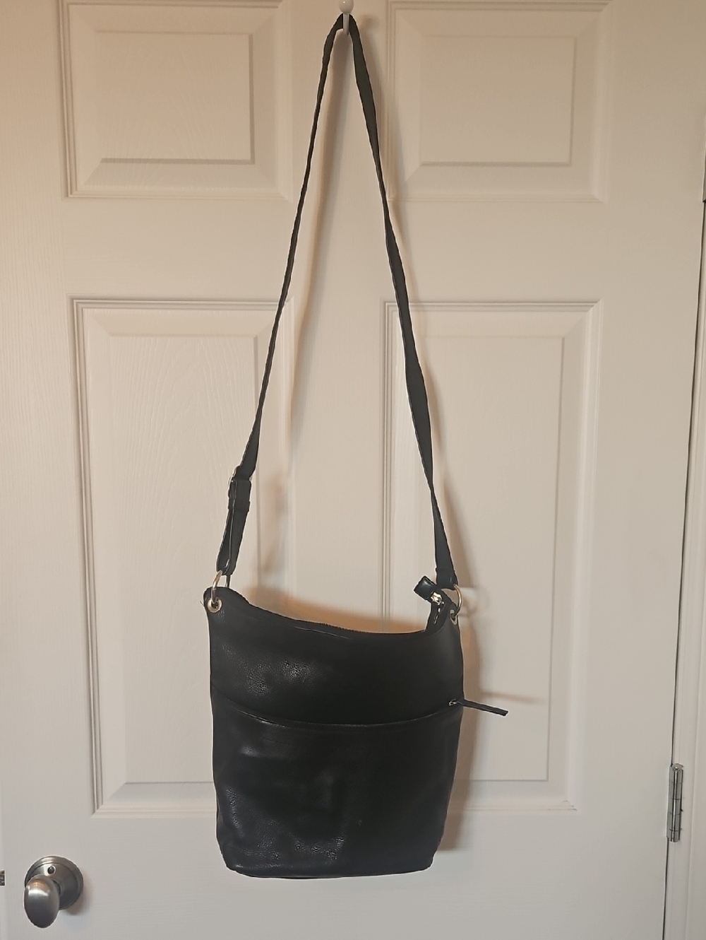 Classic Black Leather Crossbody Bag with Front Pocket